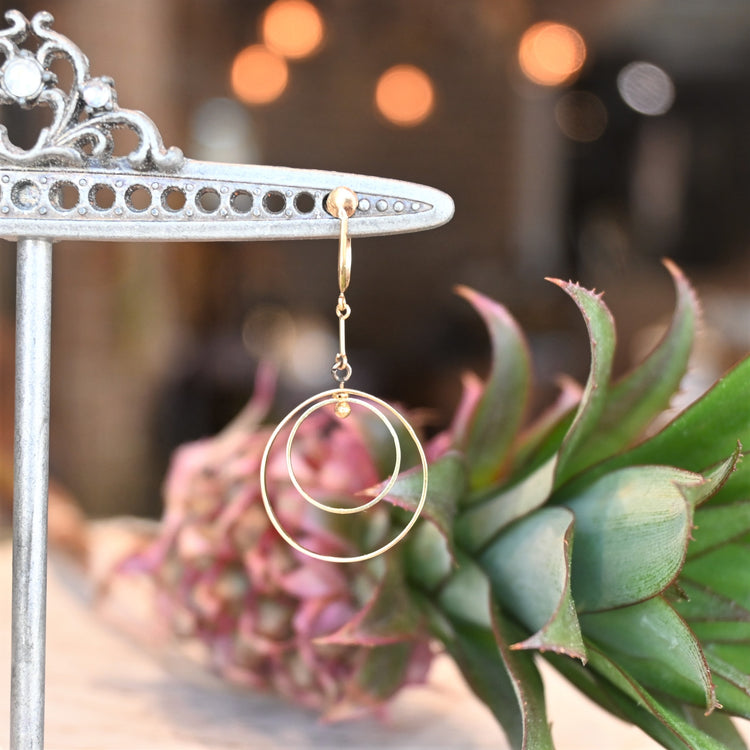 軽い着け心地の サークルイヤリング