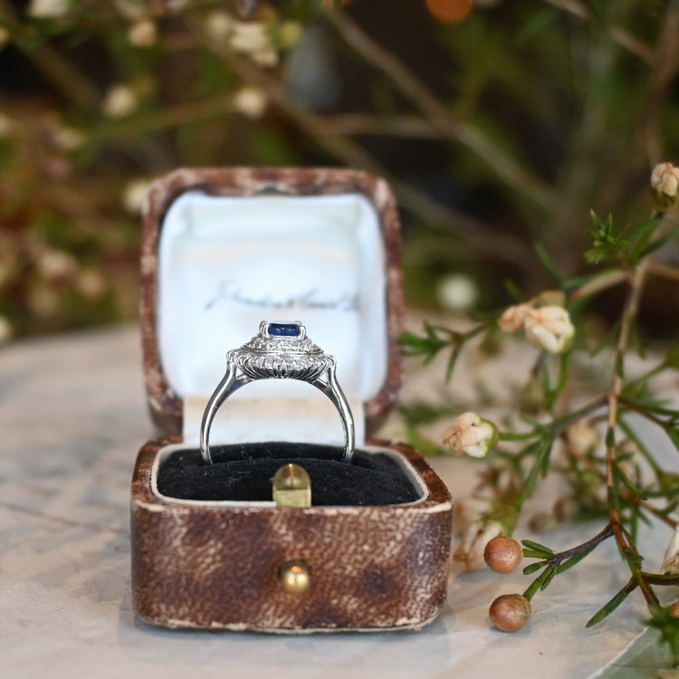 ゴージャスな サファイアデザインリング