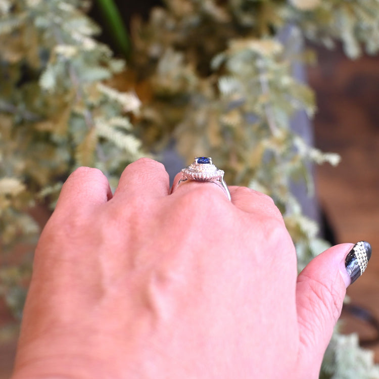 ゴージャスな サファイアデザインリング