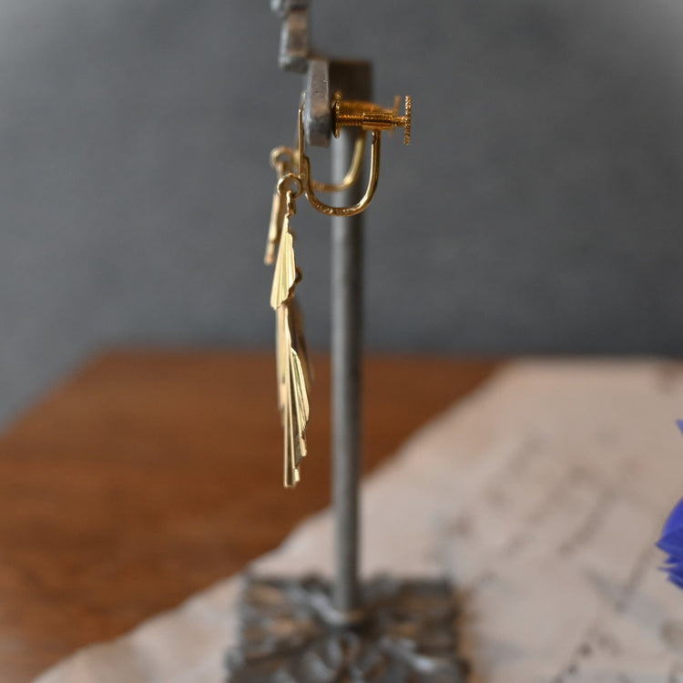 上品な デザインイヤリング