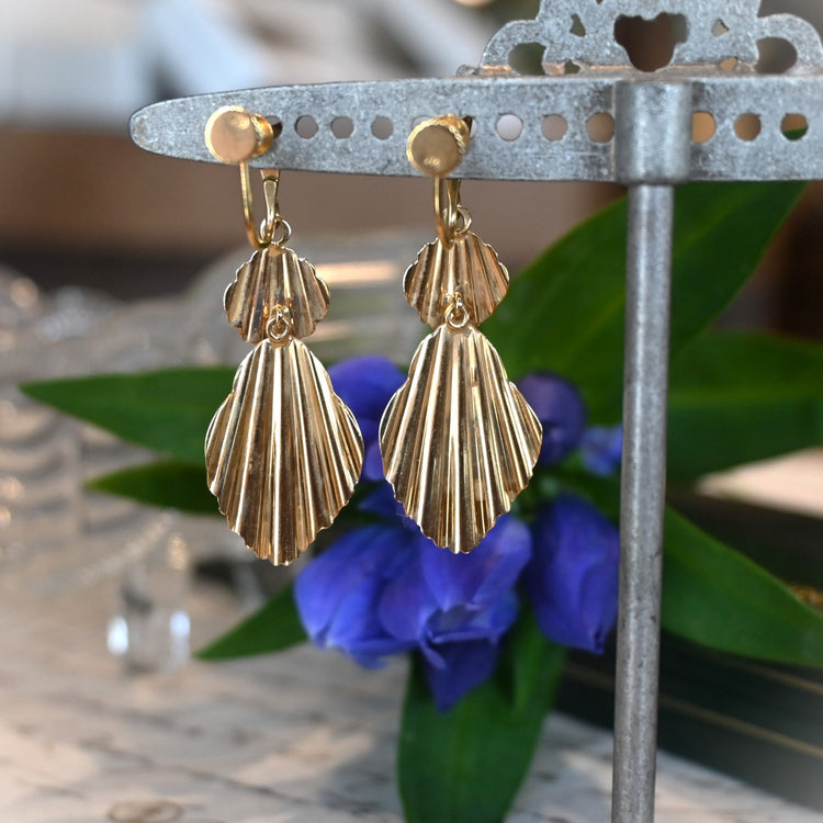 上品な デザインイヤリング