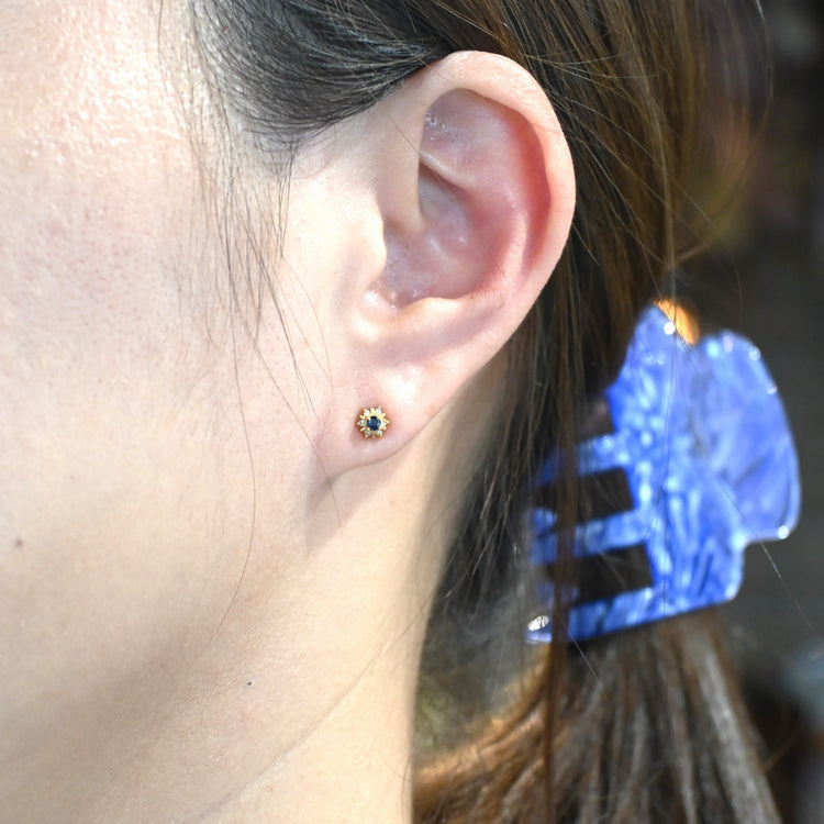 小さくて可憐な ピアス