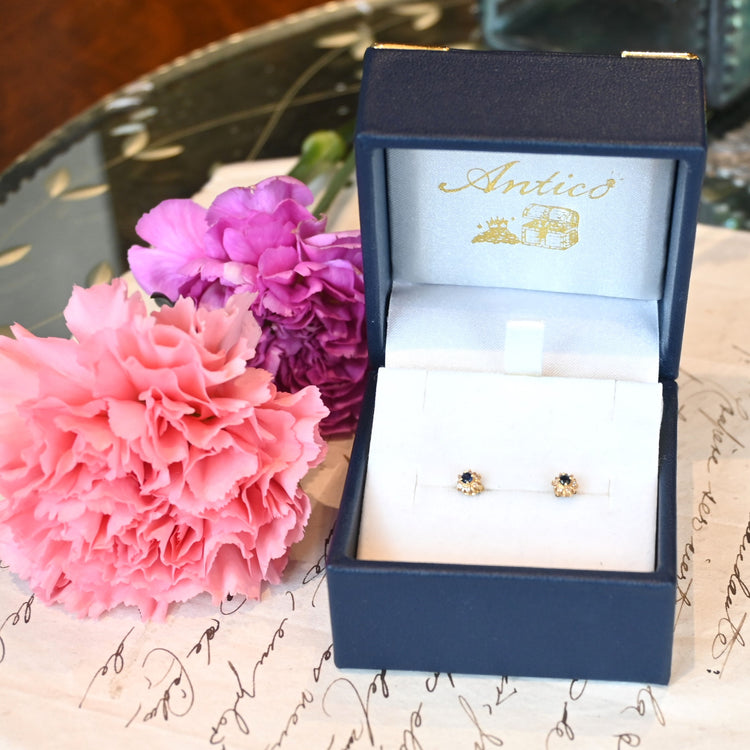 小さくて可憐な ピアス