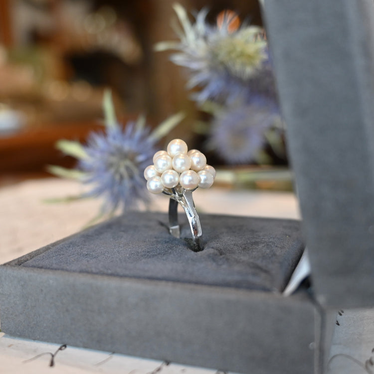 華やかな パールリング