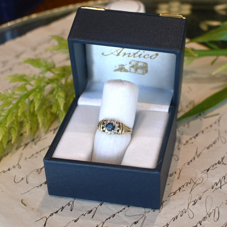 横留のサファイアが端正な リング