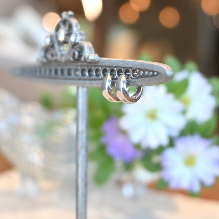 小さな プラチナフープピアス