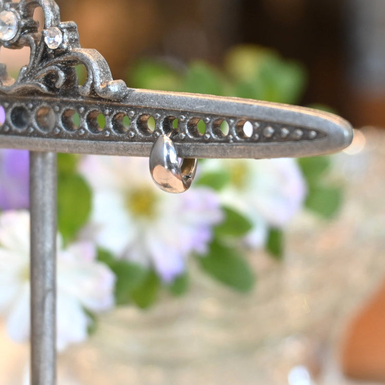 小さな プラチナフープピアス