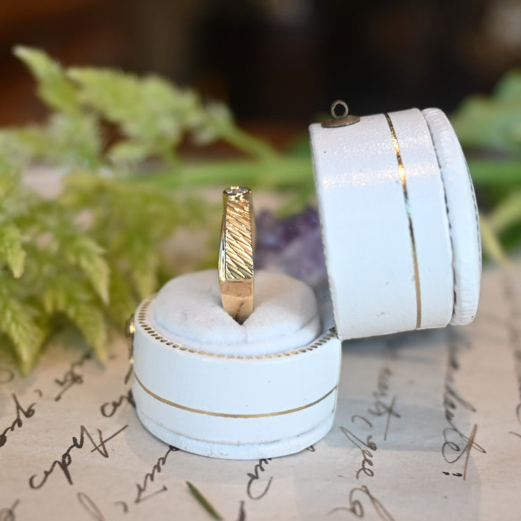 クラシカルなダイヤモンドリング