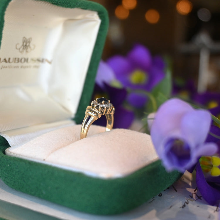 横留のサファイアが端正な リング