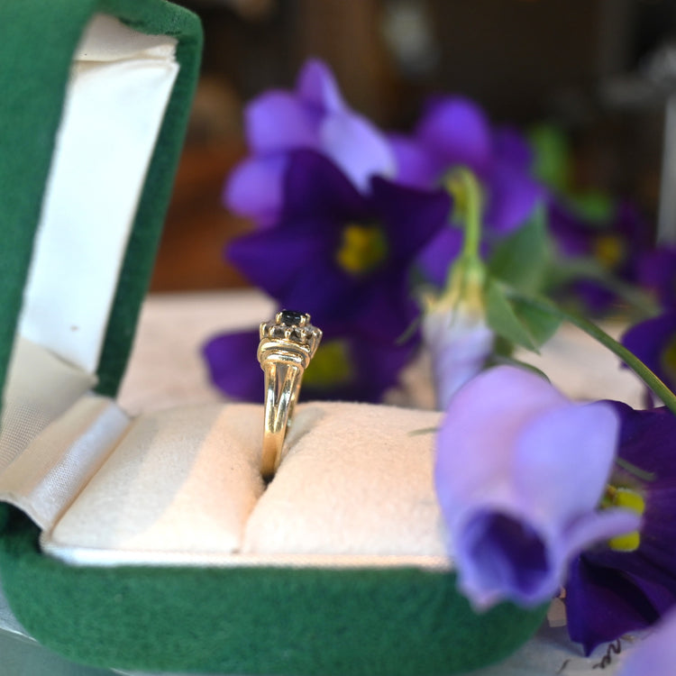 横留のサファイアが端正な リング