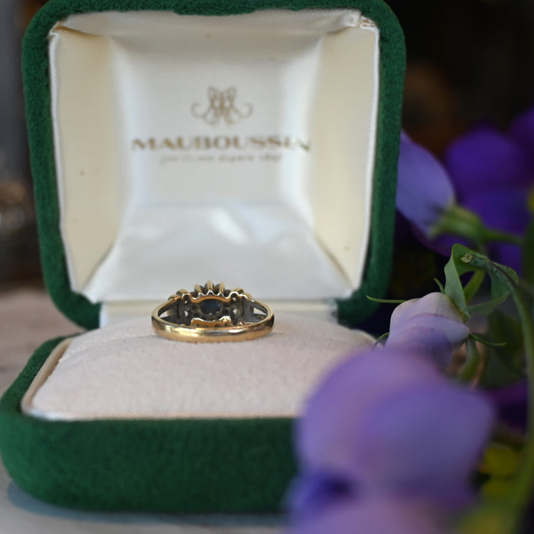 横留のサファイアが端正な リング