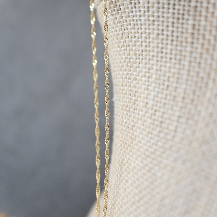 華奢な スクリューネックレス