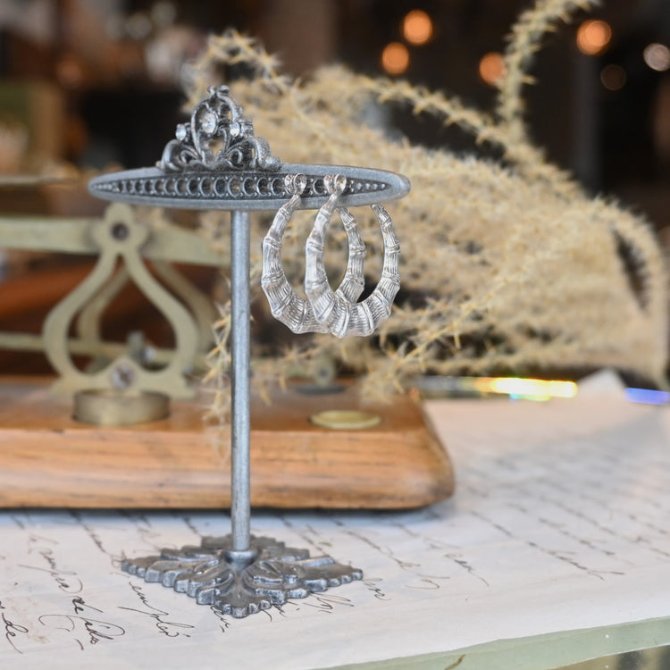 中空で軽い造りの フープピアス from UK