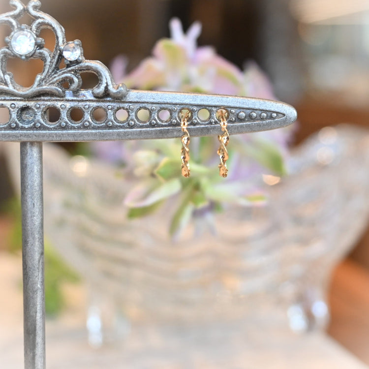 軽やかなデザインピアス