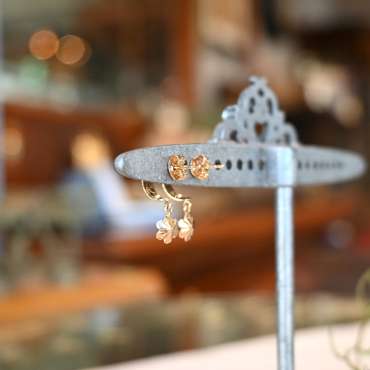 小さなピンクトルマリンが揺れる ピアス