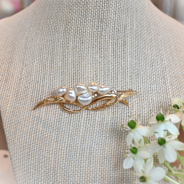 バロックパールが優雅な ブローチ