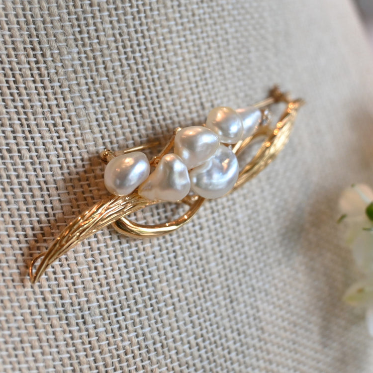 バロックパールが優雅な ブローチ