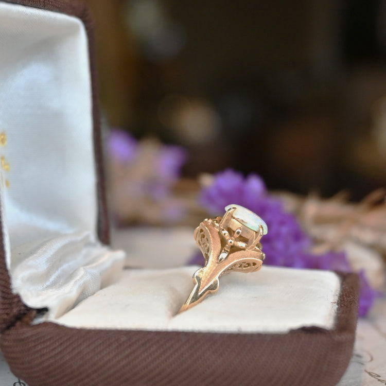 クラシカルなオパールデザインリング