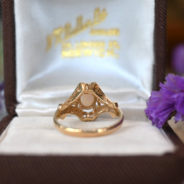 クラシカルなオパールデザインリング