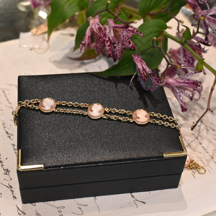 クラシカルな カメオブレスレット