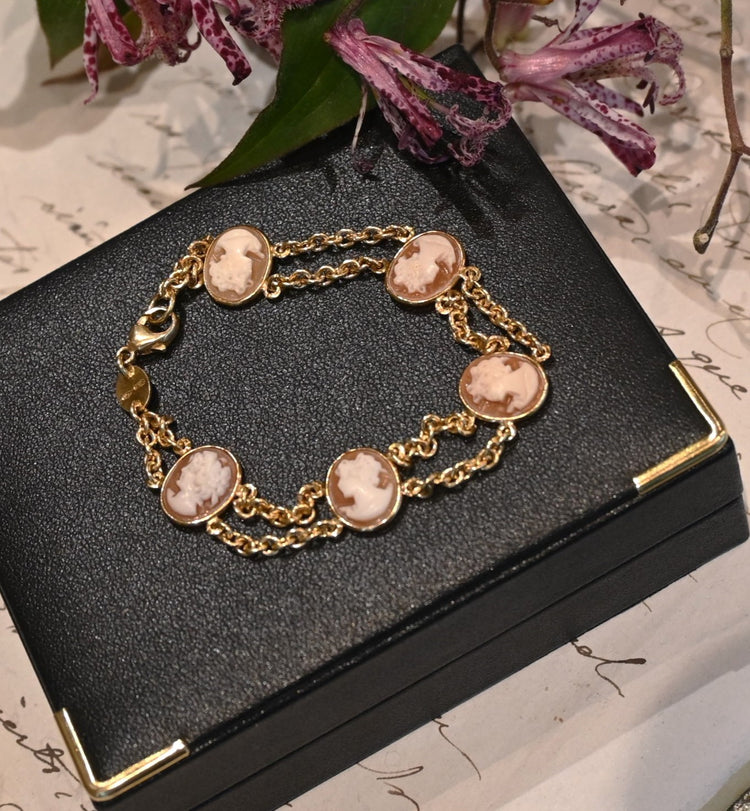 クラシカルな カメオブレスレット