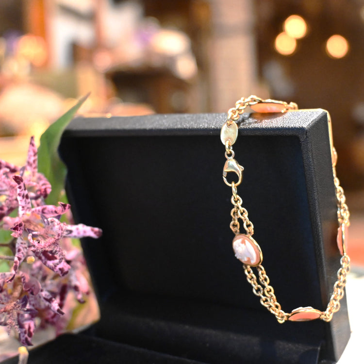 クラシカルな カメオブレスレット