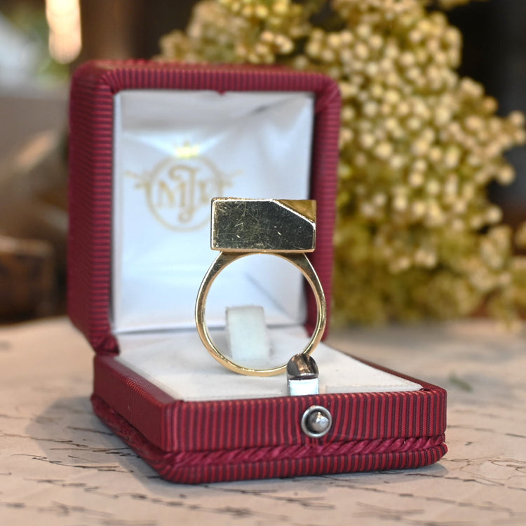 石に合わせてデザインされた オリジナルリング