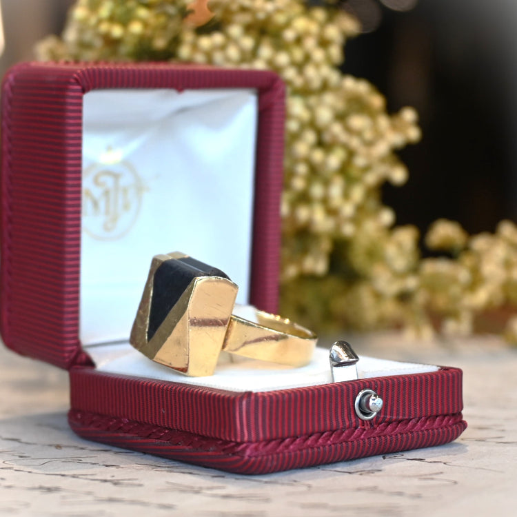 石に合わせてデザインされた オリジナルリング