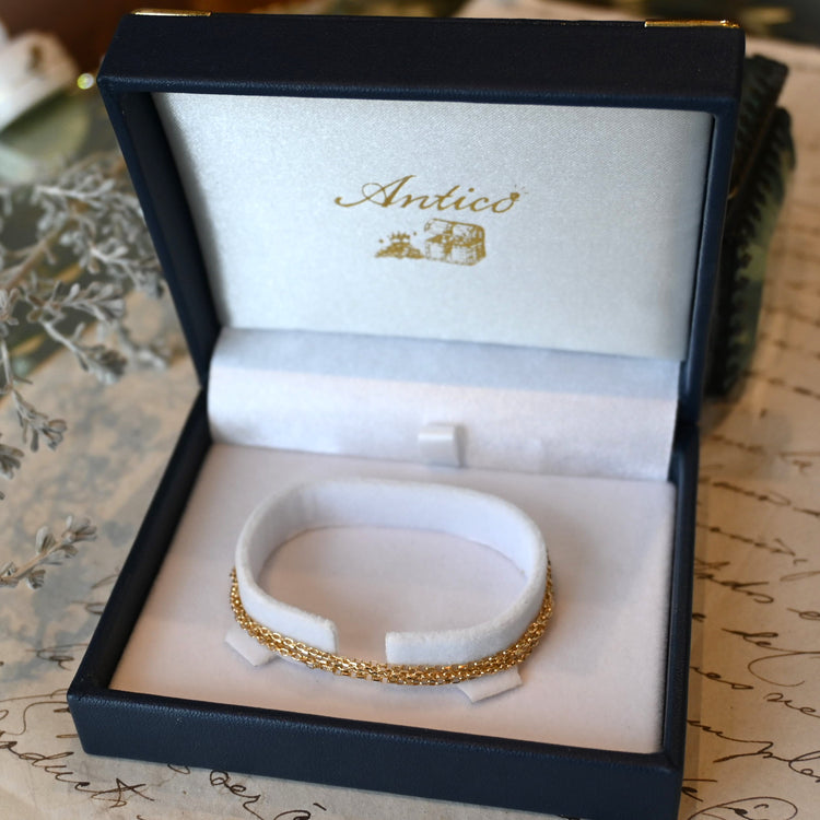 繊細な輝きが美しい 4連ブレスレット