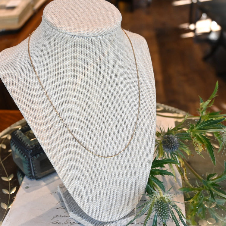 使いやすい長さのベネチアンネックレス