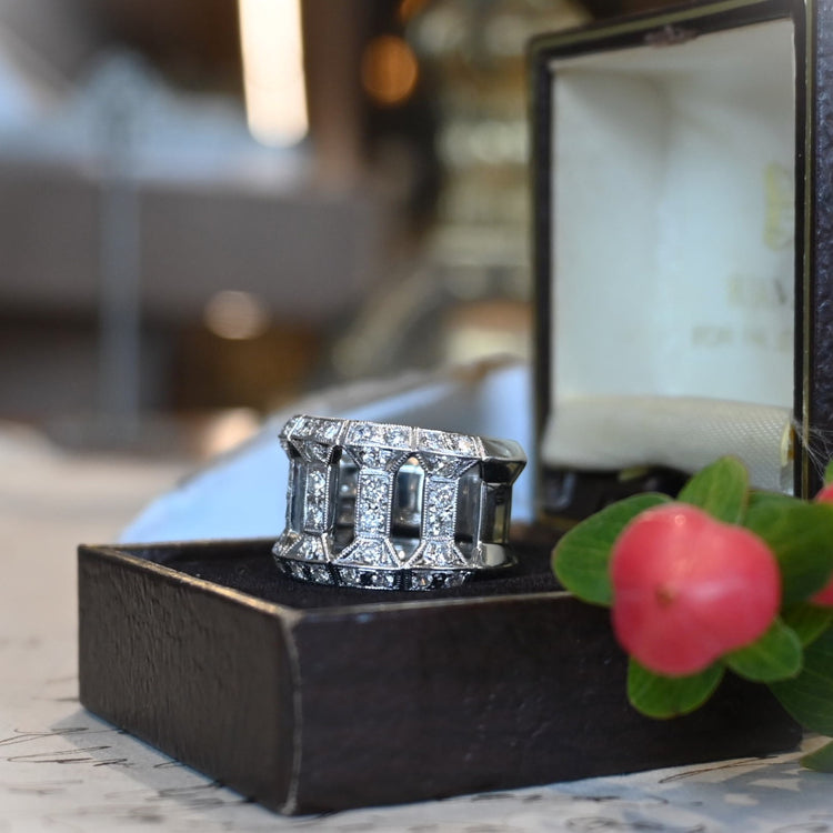 存在感のある ダイヤモンドデザインリング