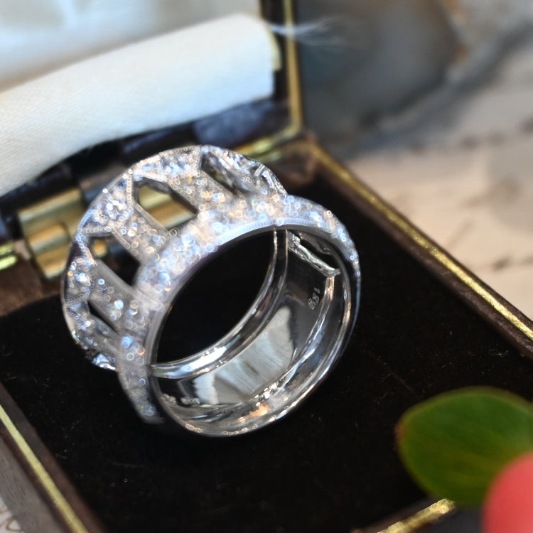 存在感のある ダイヤモンドデザインリング