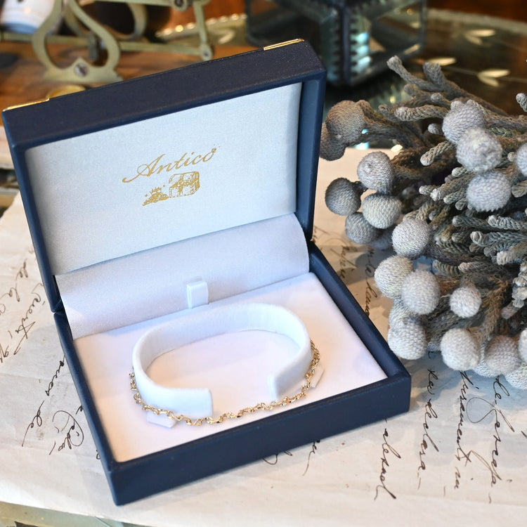 軽やかなデザイン ブレスレット