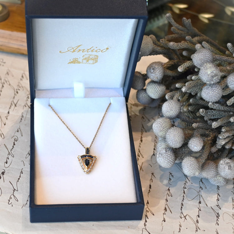 クールな輝きサファイアトップ付きネックレス