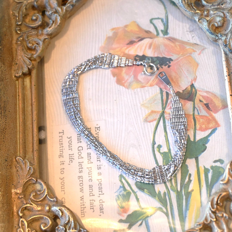 繊細な煌めきの ブレスレット