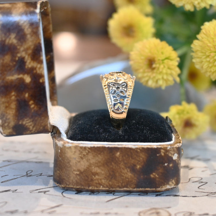 ユニークなサファイア コンビデザインリング