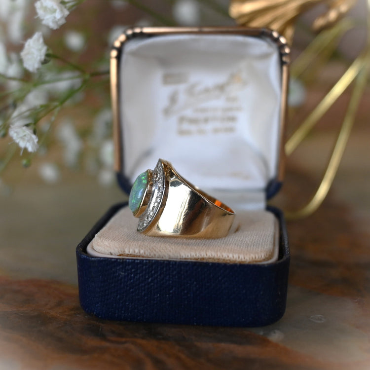 取り巻きのダイヤが美しいオパールリング fromU.S.A