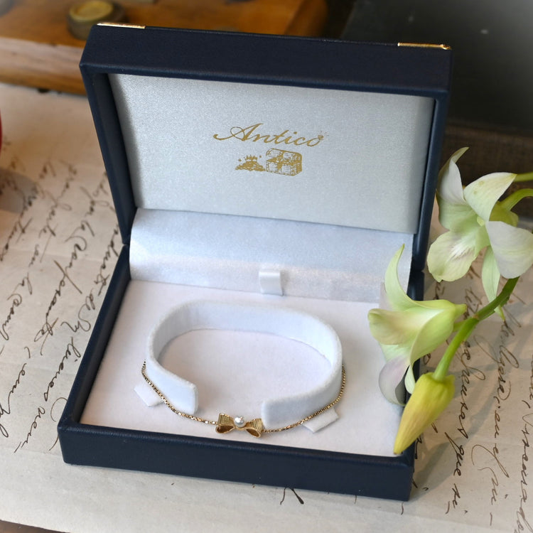 小さなパールが可愛い リボンブレスレット