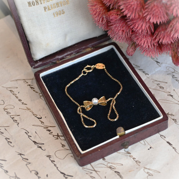 小さなパールが可愛い リボンブレスレット