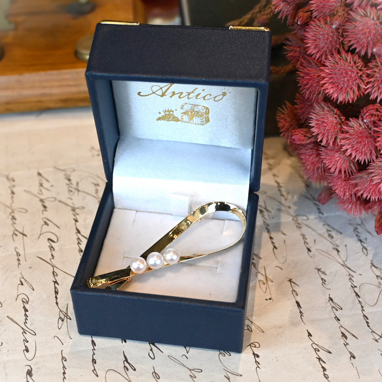 クラシカルな パールブローチ