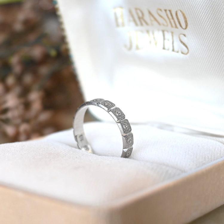 彫り細工の美しい プラチナリング