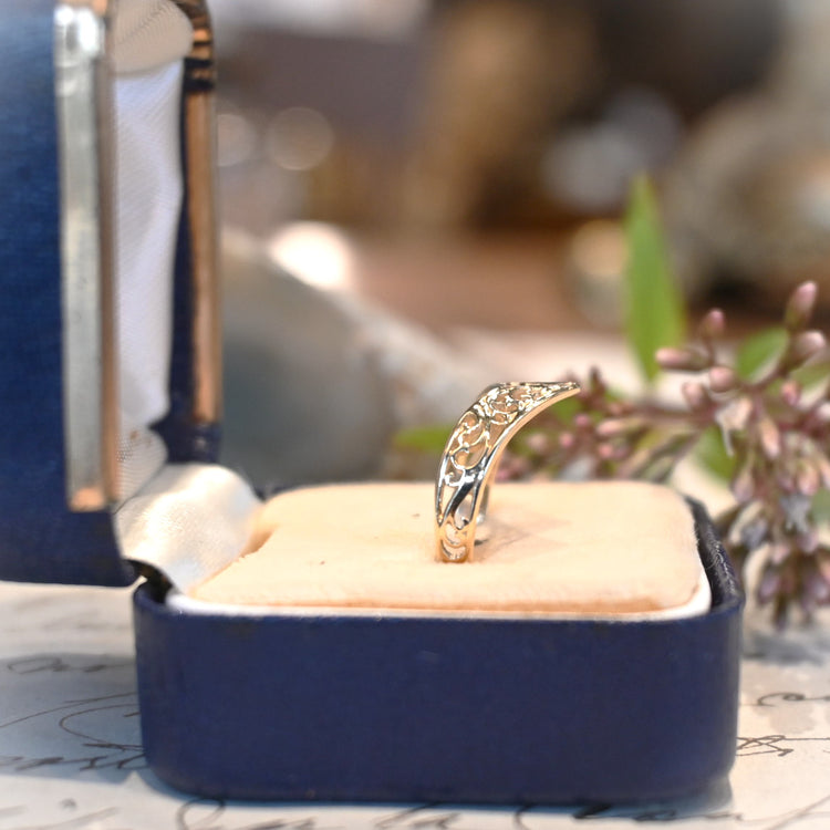 透かしデザインリング