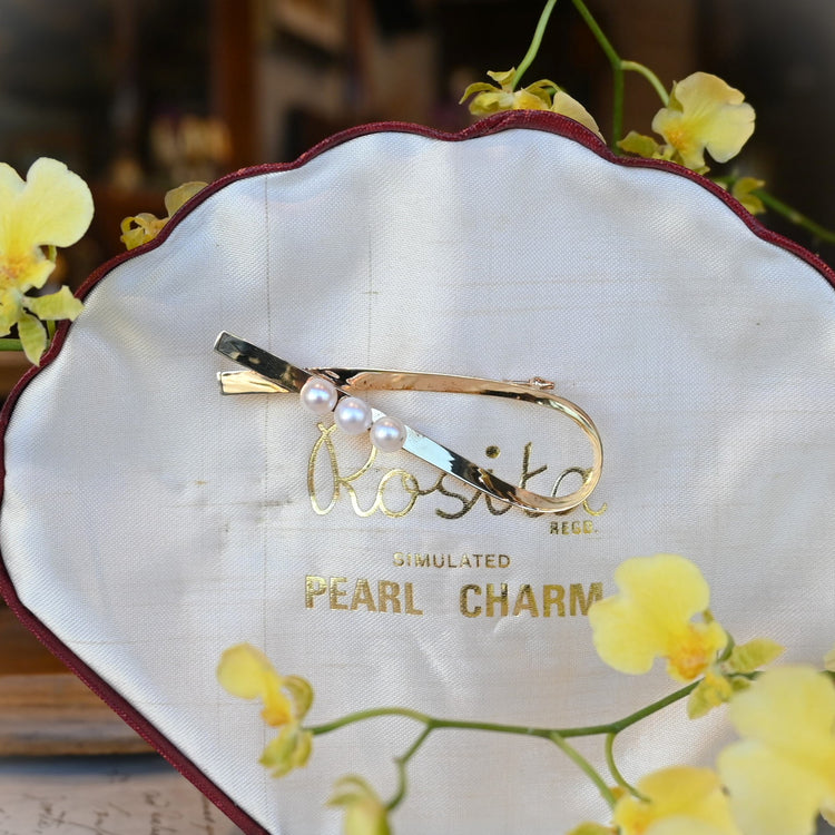 クラシカルな パールブローチ