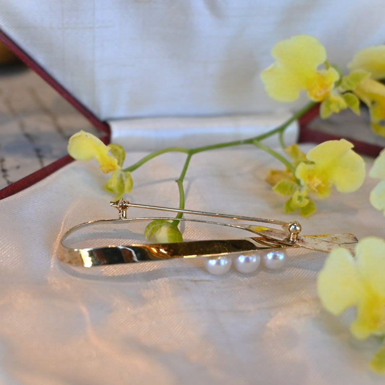 クラシカルな パールブローチ