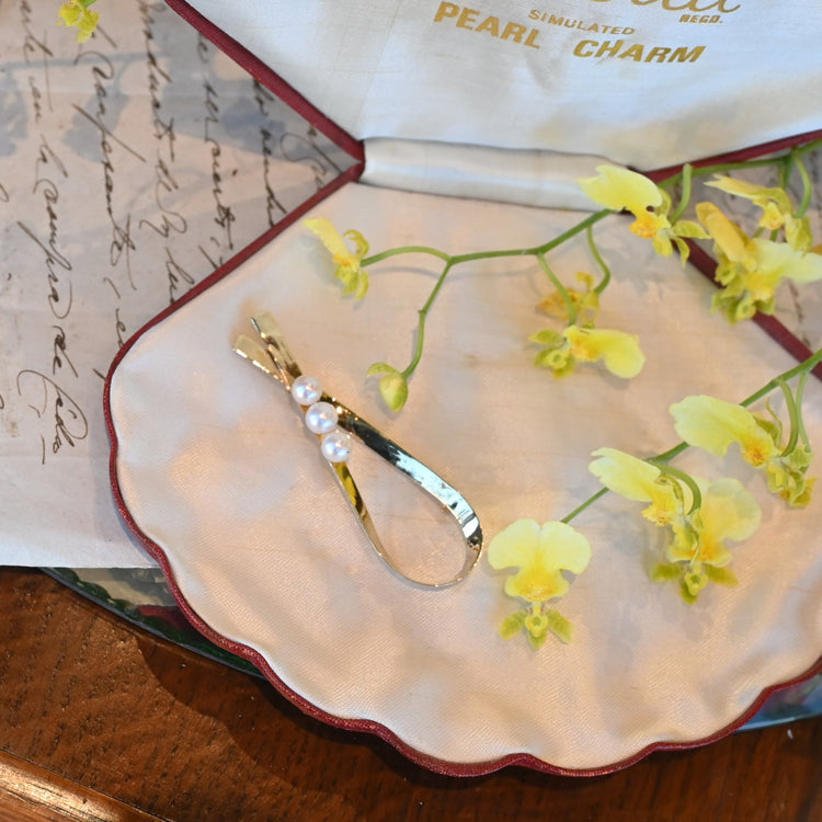 クラシカルな パールブローチ