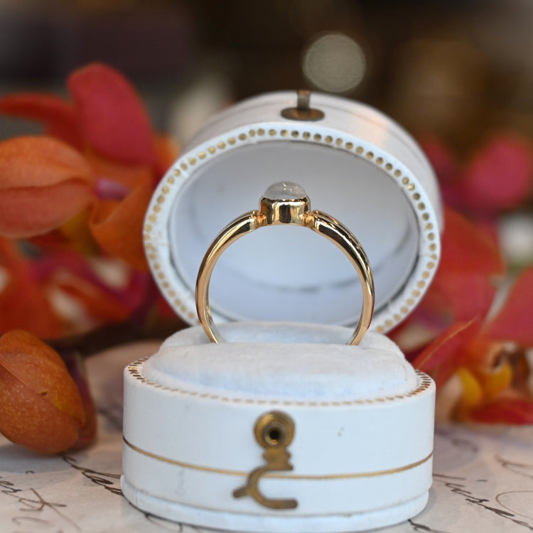 可愛らしい ムーンストーンリング