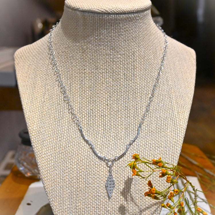 繊細な彫りトップ デザインネックレス from ITALY