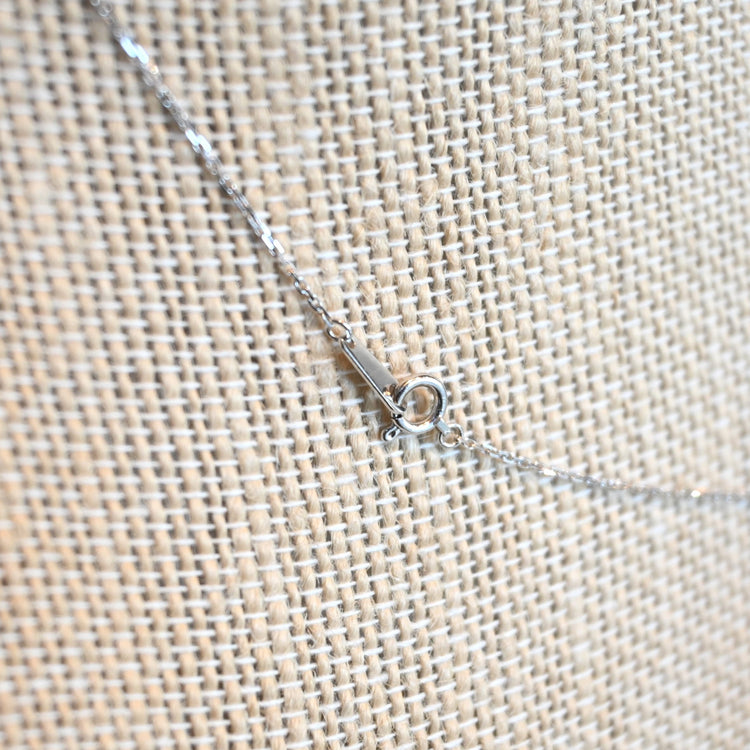 小さなクロスが可愛らしい ネックレス