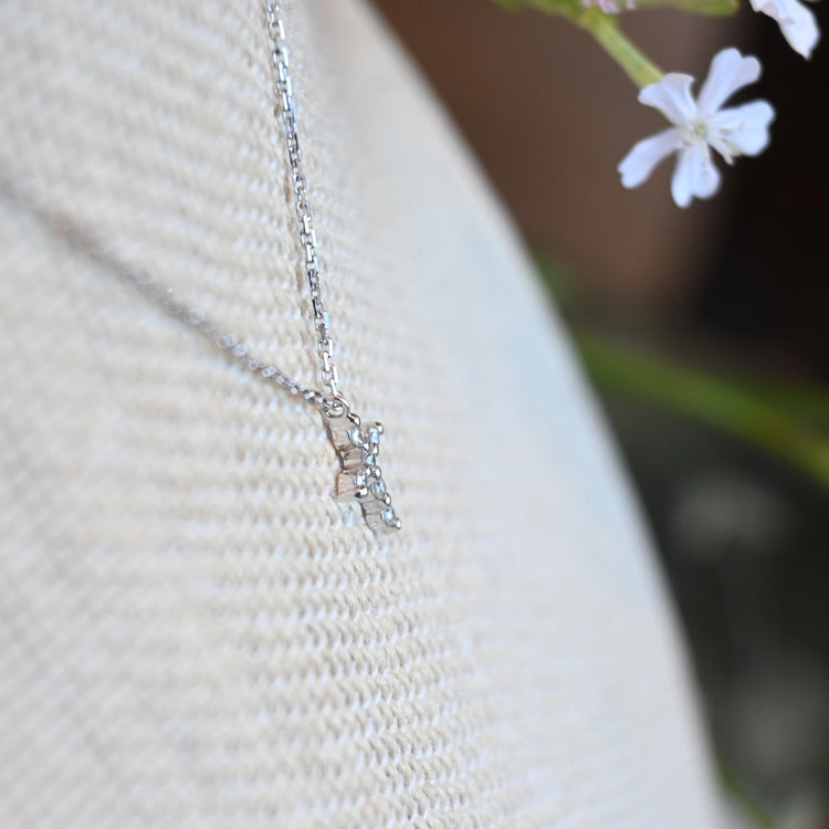 小さなクロスが可愛らしい ネックレス