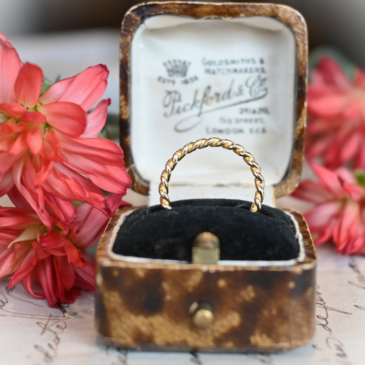 ツイストデザインリング